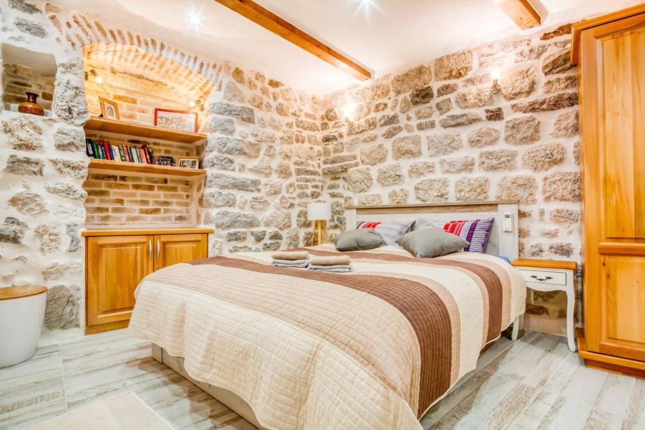 Kotor Bagus - Cozy Boutique Old Town Studio With Seaview Terrace Exteriör bild